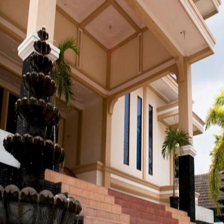 King Hotel Wates  Esterno foto