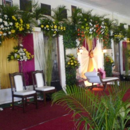 King Hotel Wates  Esterno foto