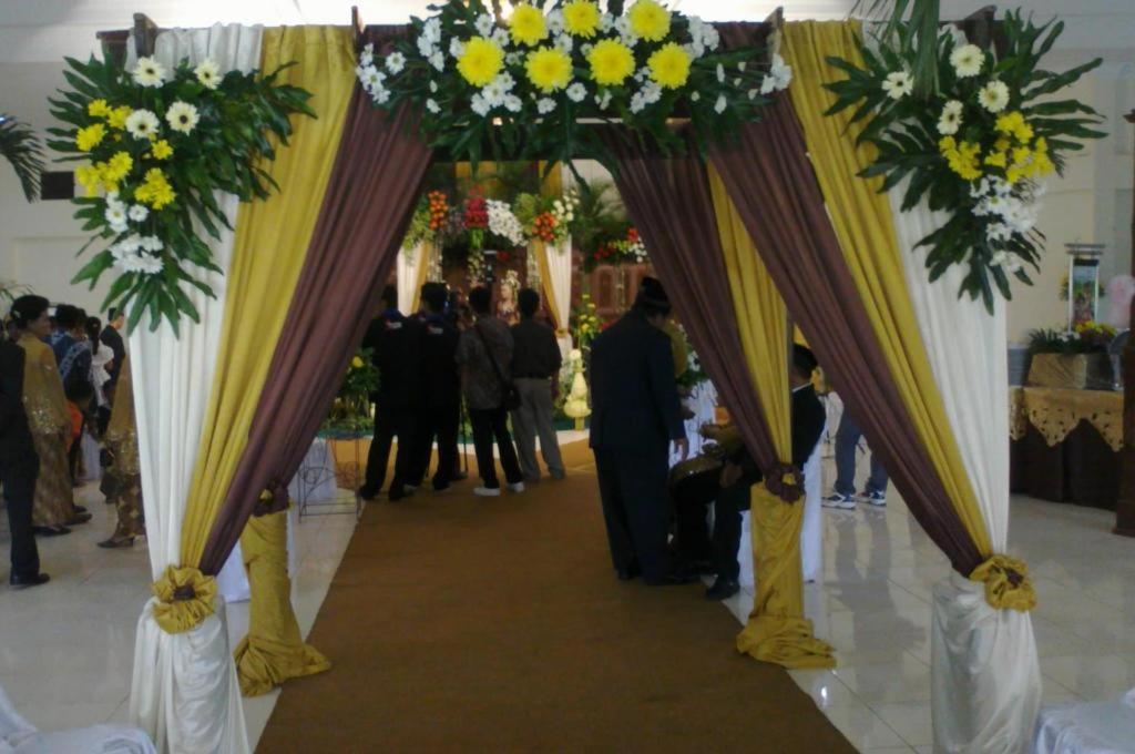 King Hotel Wates  Esterno foto